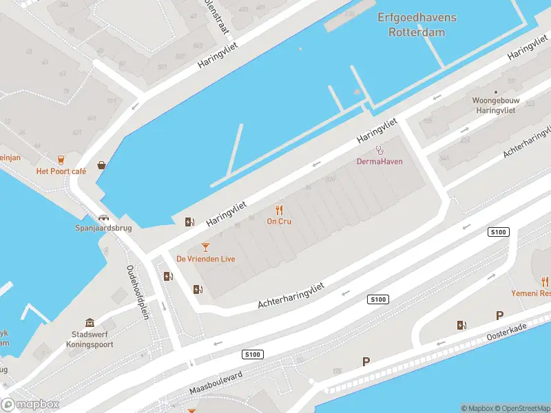 Ambulance met gepaste spoed naar de Haringvliet in Rotterdam