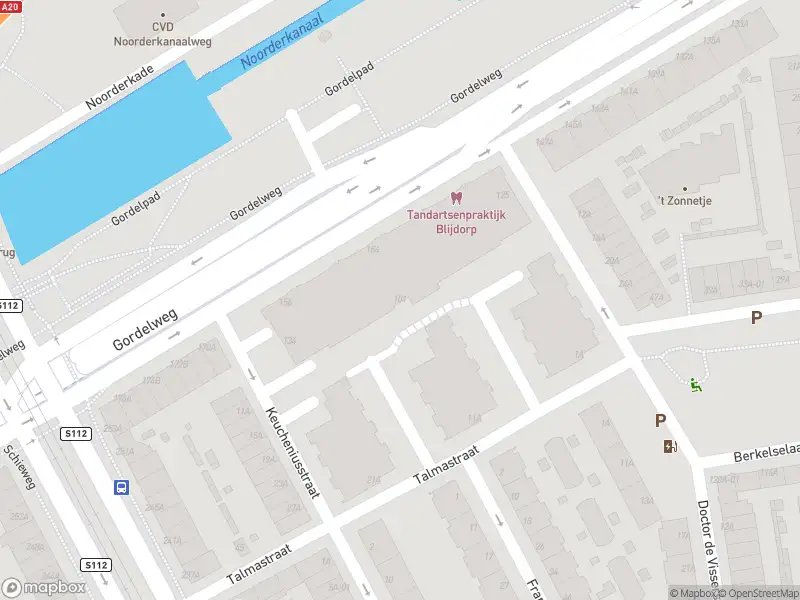 Ambulance met gepaste spoed naar de Anna van Westrienenstraat in Rotterdam