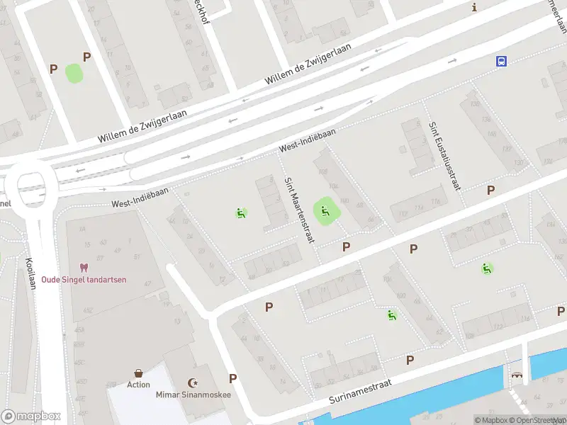 Brandweer met gepaste spoed naar de Sint Maartenstraat in Leiden