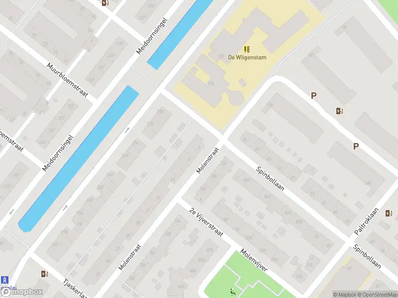 Ambulance met gepaste spoed naar de Molenstraat in Rotterdam