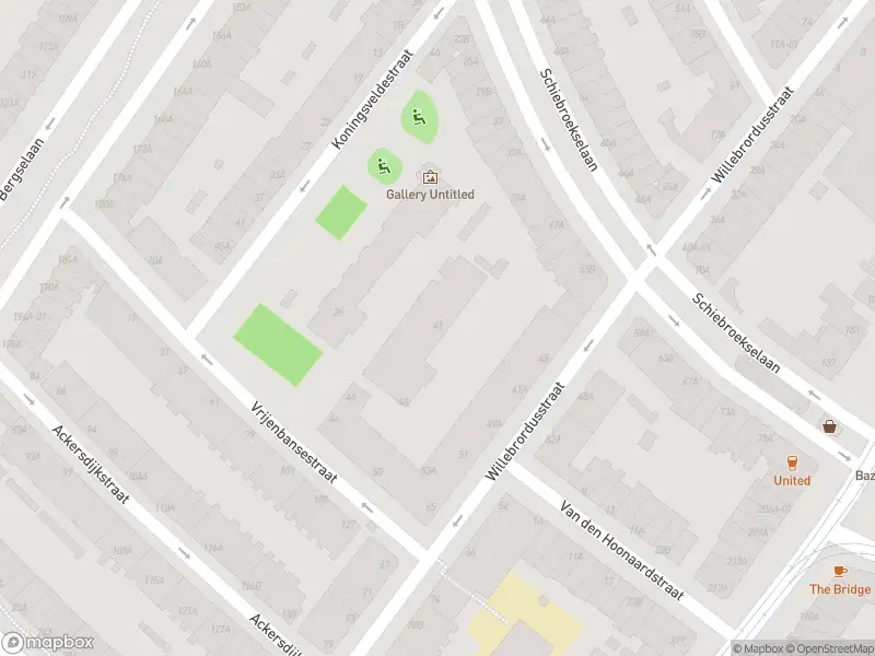 Ambulance met grote spoed naar de Willebrordusstraat in Rotterdam