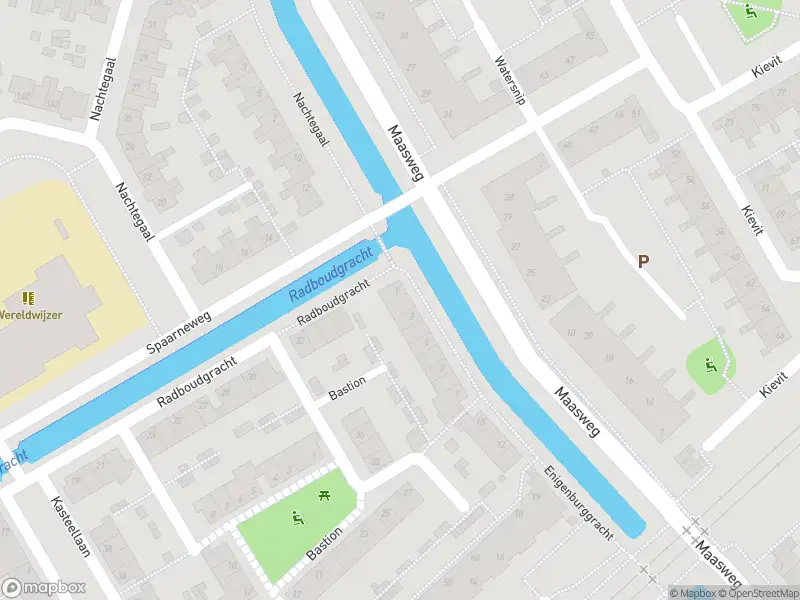 Ambulance met grote spoed naar de Enigenburggracht in Hoorn