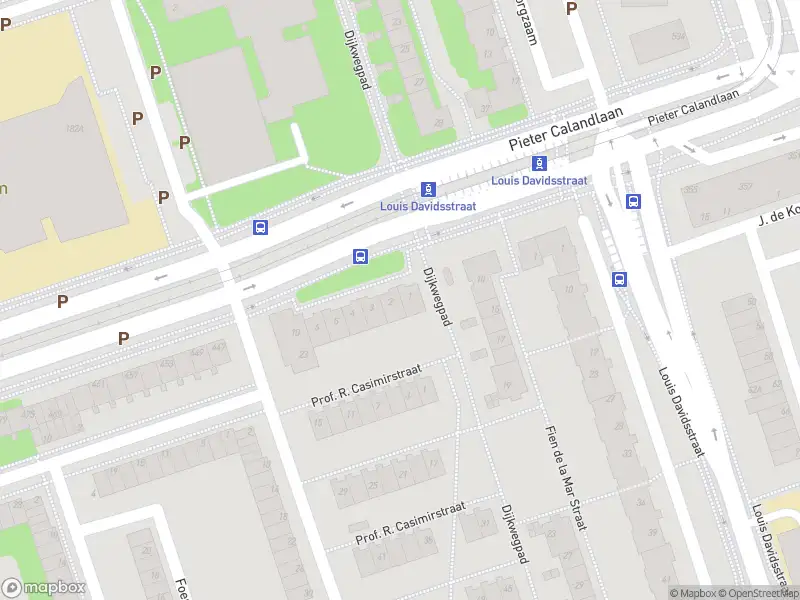 Ambulance met grote spoed naar de Pieter Calandplantsoen in Amsterdam