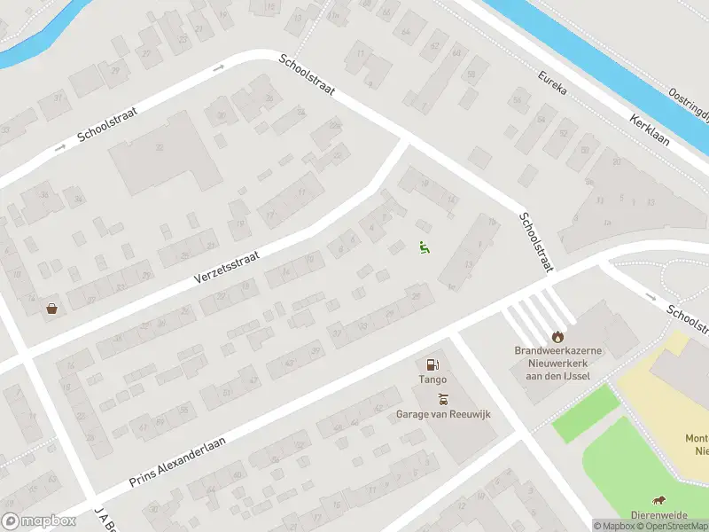Ambulance met gepaste spoed naar de Schoolstraat in Nieuwerkerk aan den IJssel