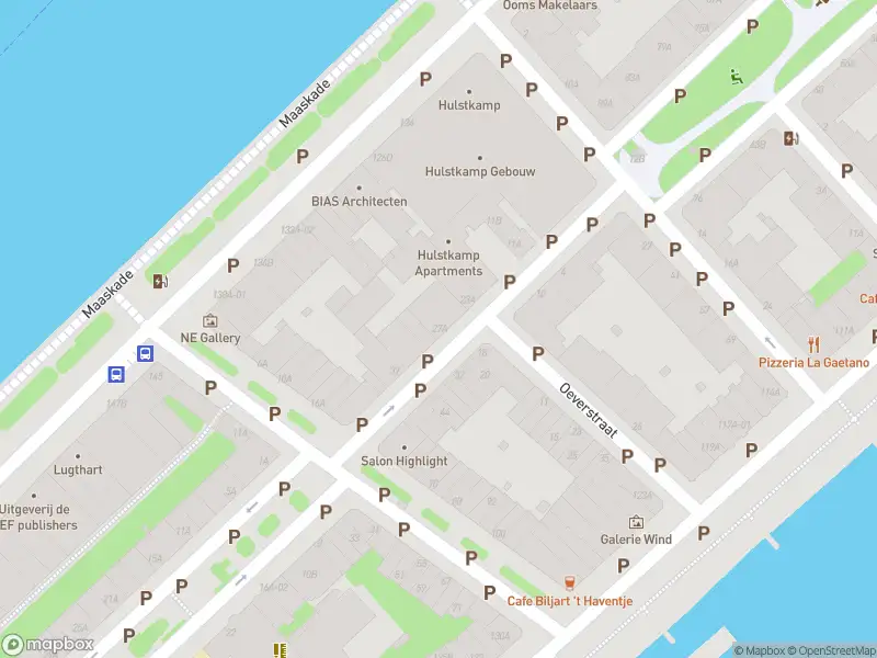 Ambulance met grote spoed naar de Burgemeester Hoffmanstraat in Rotterdam