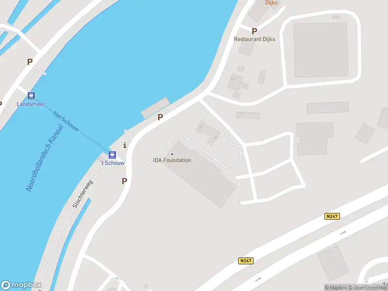 Ambulance met grote spoed naar de Slochterweg in Amsterdam