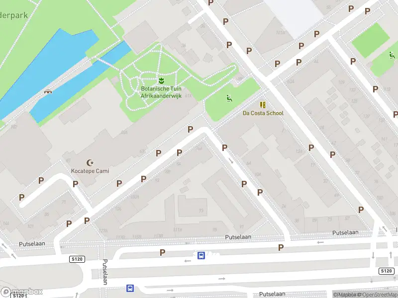 Ambulance met grote spoed naar de Martinus Steijnstraat in Rotterdam