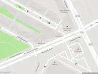Ambulance met gepaste spoed naar de Amstelstroomlaan in Amsterdam