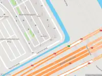 Ambulance met grote spoed naar de Haarlerbergweg in Amsterdam