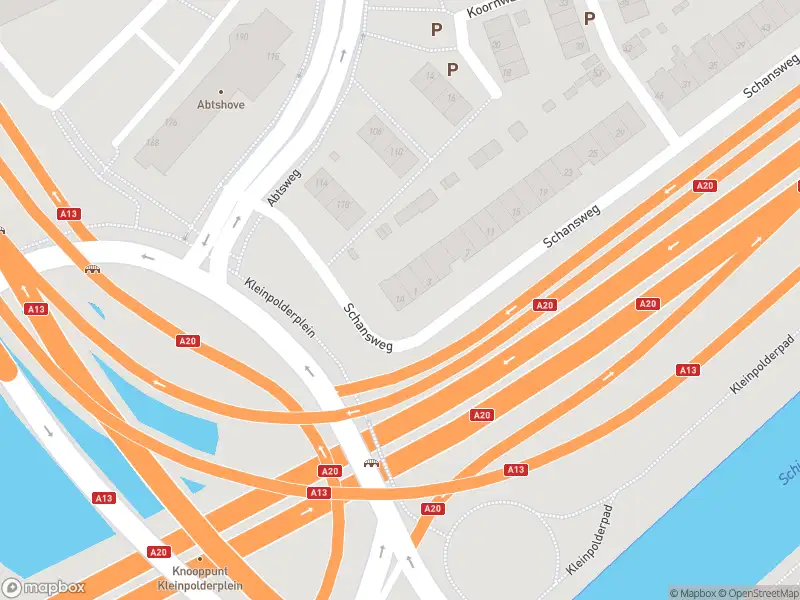 Ambulance met gepaste spoed naar de Schansweg in Rotterdam