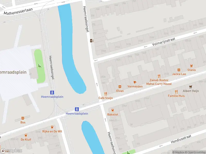 Ambulance met grote spoed naar de Heemraadssingel in Rotterdam