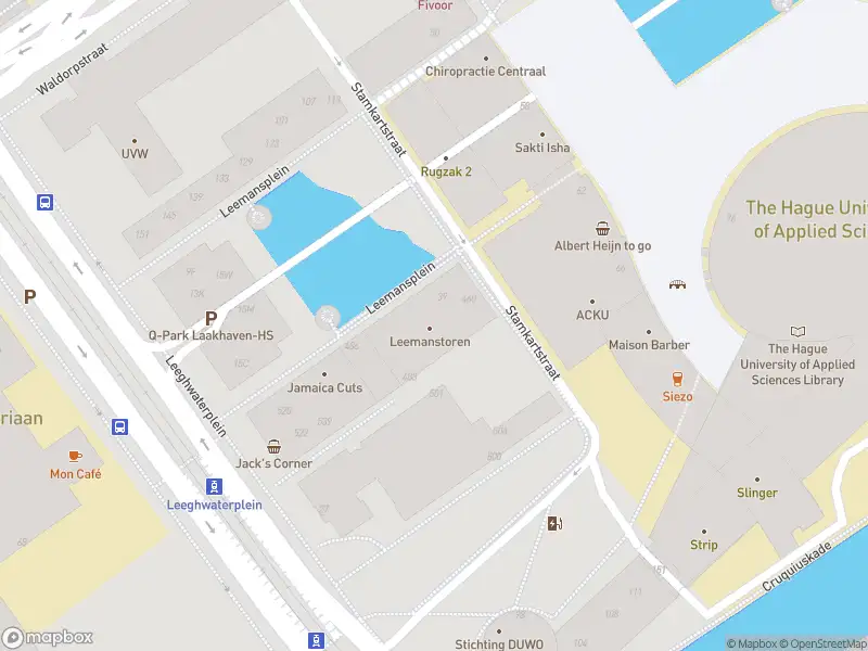 Ambulance met grote spoed naar de Leemansplein in 's-Gravenhage