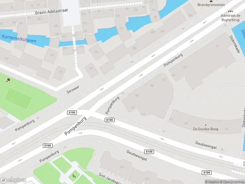 Ambulance met gepaste spoed naar de Pompenburg in Rotterdam
