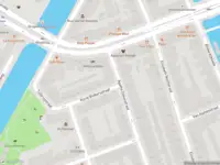 Ambulance met grote spoed naar de Elisabeth Wolffstraat in Amsterdam