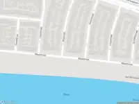 Ambulance met grote spoed naar de Maasstraat in Dordrecht