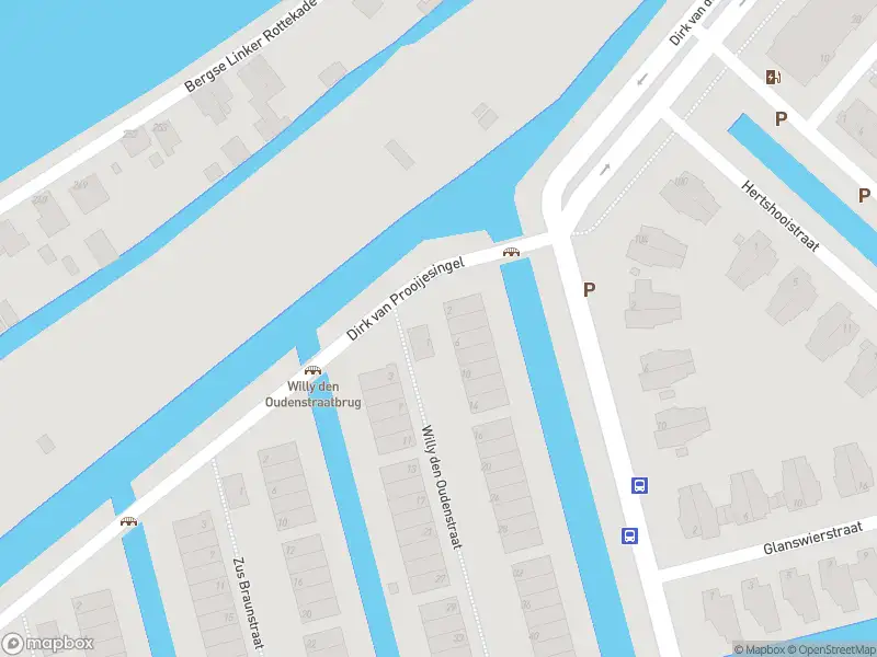 Ambulance met grote spoed naar de Willy den Oudenstraat in Rotterdam
