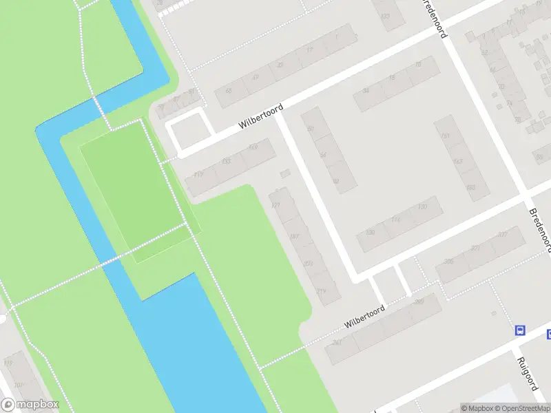 Ambulance met gepaste spoed naar de Wilbertoord in Rotterdam