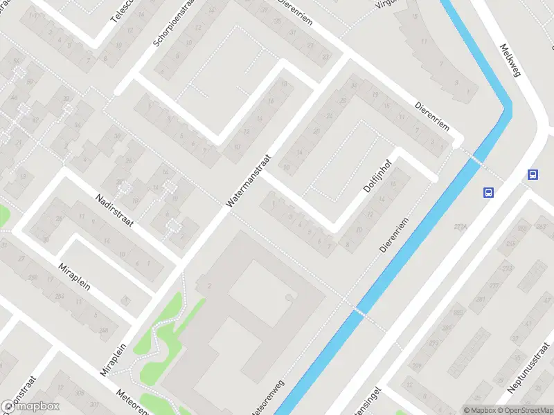 Ambulance met gepaste spoed naar de Dolfijnhof in Amsterdam
