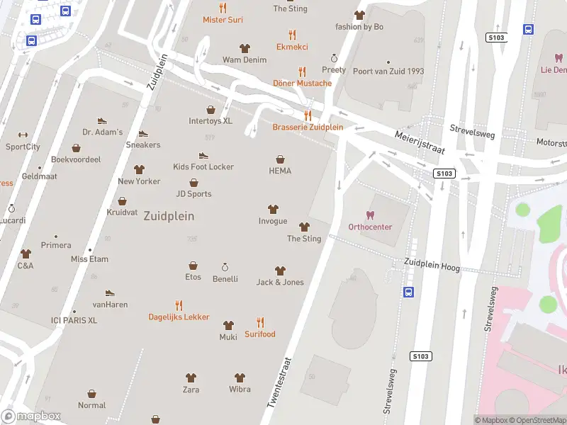 Ambulance met gepaste spoed naar de Zuidplein Hoog in Rotterdam