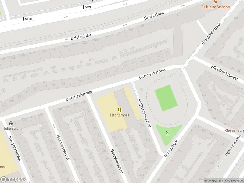 Ambulance met grote spoed naar de Spijkenissestraat in Rotterdam