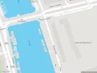 Ambulance met grote spoed naar de Weesperzijde in Amsterdam