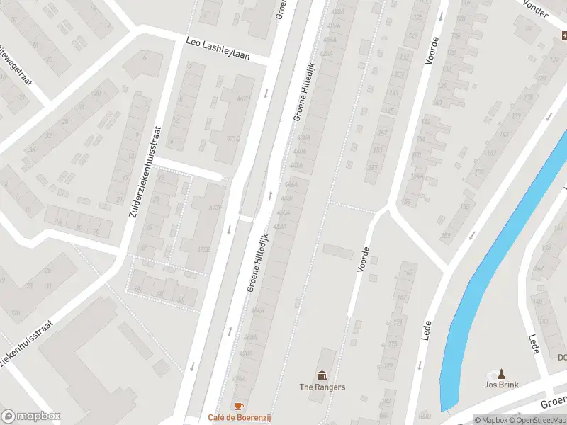Ambulance met gepaste spoed naar de Groene Hilledijk in Rotterdam