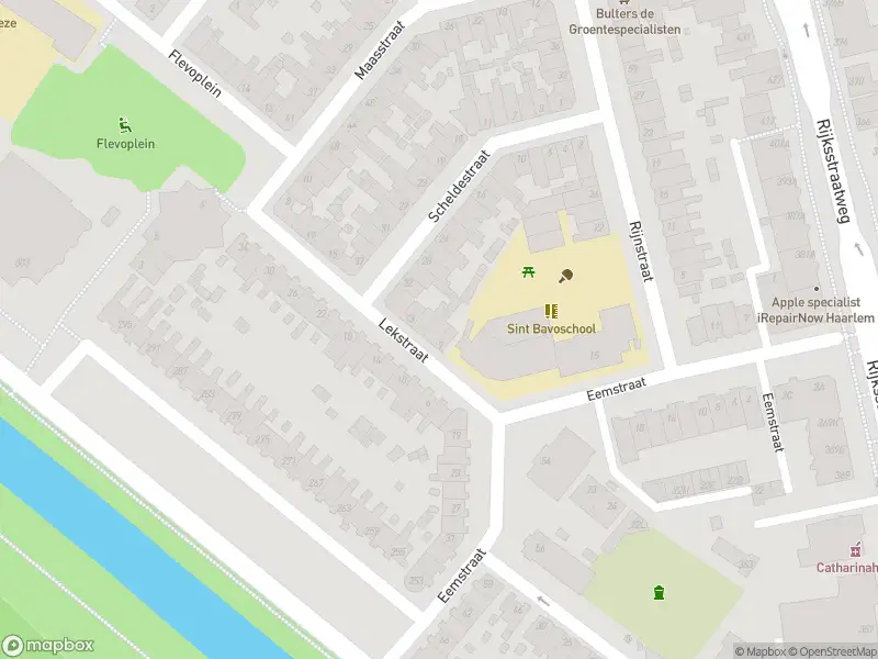 Ambulance met gepaste spoed naar de Maasstraat in Haarlem