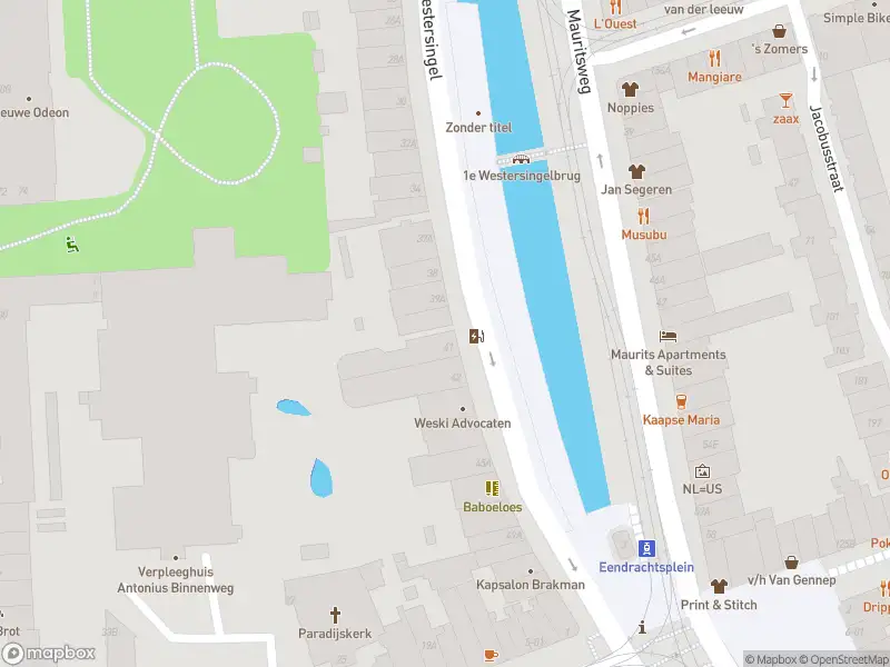 Ambulance met gepaste spoed naar de Westersingel in Rotterdam