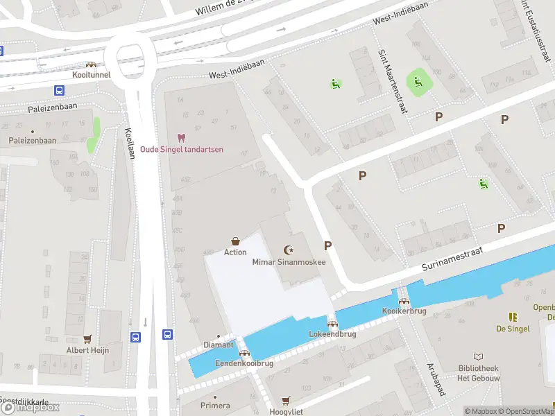 Ambulance met gepaste spoed naar de Curaçaostraat in Leiden