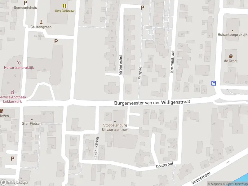 Ambulance met grote spoed naar de Burgemeester van der Willigenstraat in Lekkerkerk