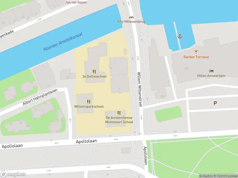Ambulance met grote spoed naar de Willem Witsenstraat in Amsterdam