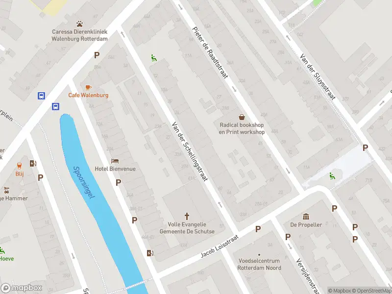 Ambulance met gepaste spoed naar de Van der Schellingstraat in Rotterdam