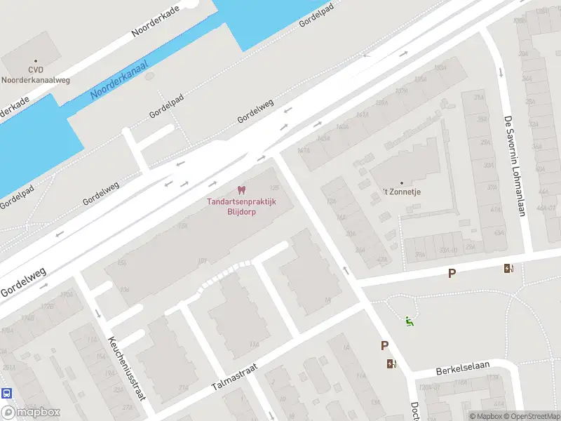Ambulance met grote spoed naar de Donker Curtiusstraat in Rotterdam