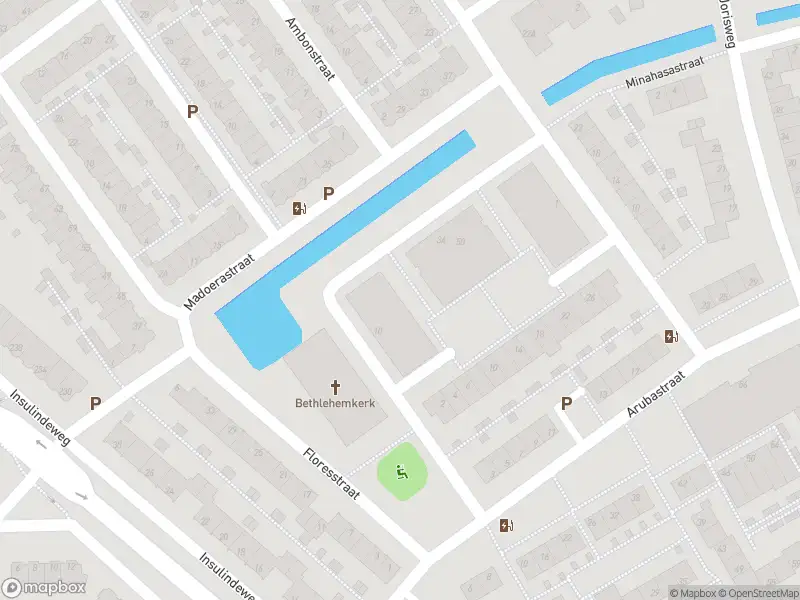 Ambulance met grote spoed naar de Riouwstraat in Delft