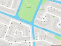 Ambulance met grote spoed naar de Rondebreek in Landsmeer