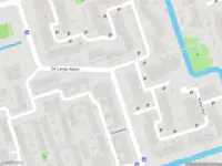 Ambulance met gepaste spoed naar de Klagerstuin in Zwaag