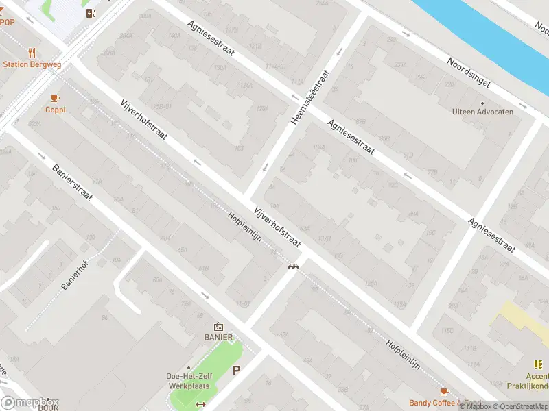 Ambulance met grote spoed naar de Vijverhofstraat in Rotterdam