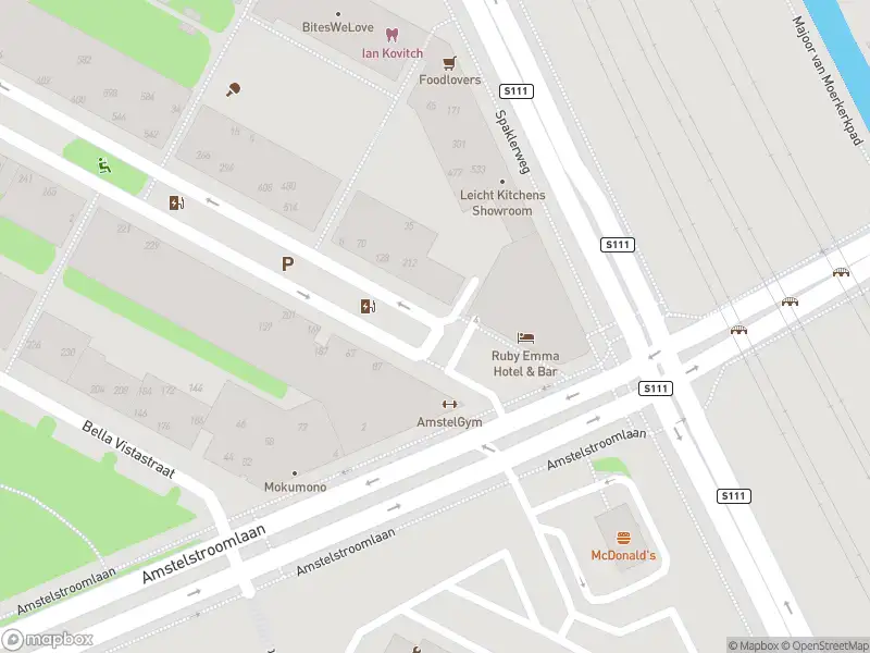 Ambulance met grote spoed naar de Amstelvlietstraat in Amsterdam