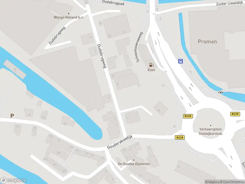 Ambulance met grote spoed naar de Oudebrugweg in Gouda