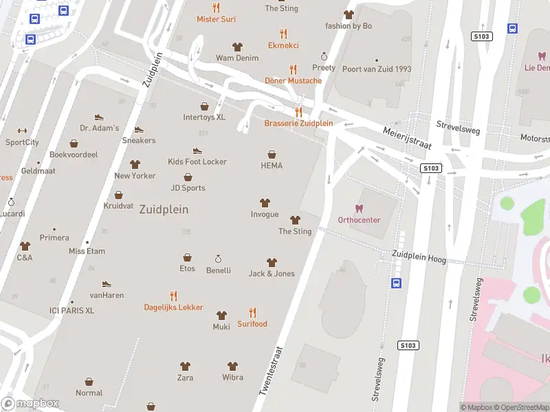 Ambulance met grote spoed naar de Zuidplein Hoog in Rotterdam