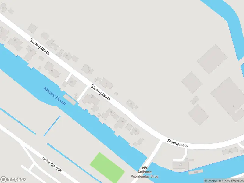 Ambulance met grote spoed naar de Steenplaats in Strijen