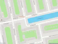 Ambulance met grote spoed naar de Bloys van Treslongstraat in Amsterdam