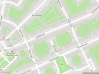 Ambulance met grote spoed naar de Karnstraat in Amsterdam