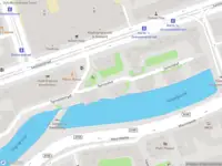 Ambulance met gepaste spoed naar de Spinozahof in Amsterdam