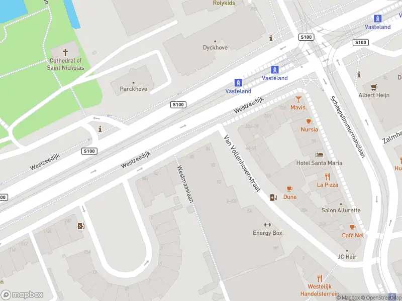 Ambulance met grote spoed naar de Westzeedijk in Rotterdam