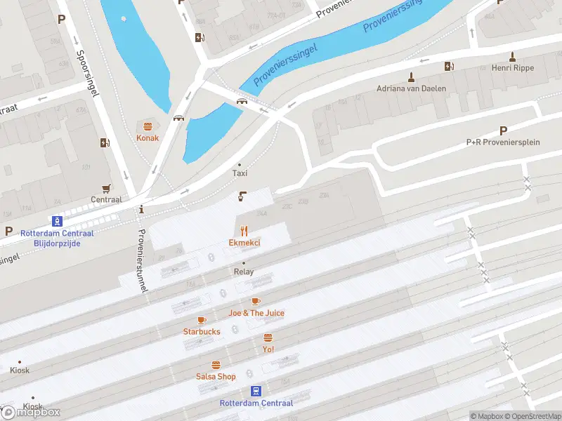 Ambulance met gepaste spoed naar de Proveniersplein in Rotterdam