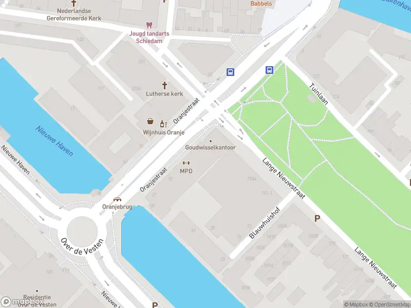 Ambulance met gepaste spoed naar de Oranjestraat in Schiedam