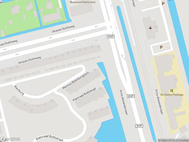 Ambulance met grote spoed naar de Marinus Batenburgplein in Rotterdam