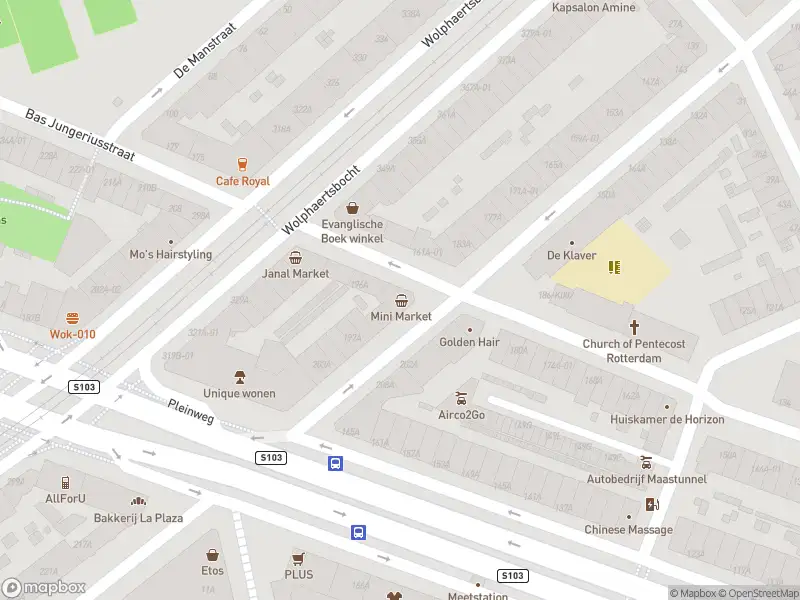 Ambulance met grote spoed naar de Katendrechtse Lagedijk in Rotterdam