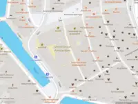 Ambulance met grote spoed naar de Handboogstraat in Amsterdam